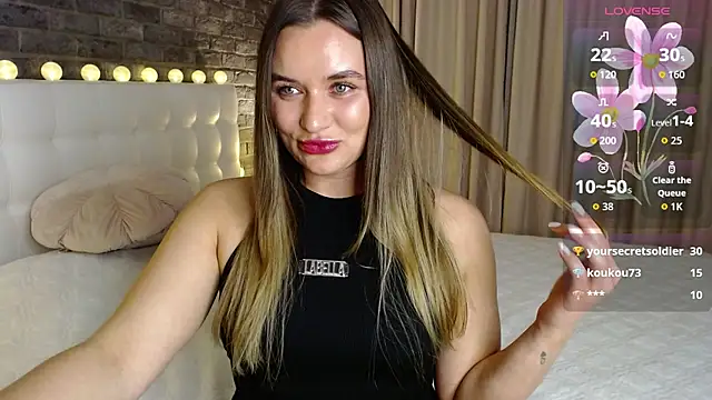 starrydoll online show from April 16, 2026, 9:39 pm