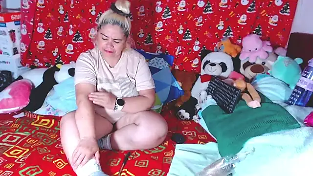 Snapshot of estrellita_fugaz16x chatting on April 24, 2026, 12:13 am estrellita fugaz16x online show from April 24, 2026, 12:13 am