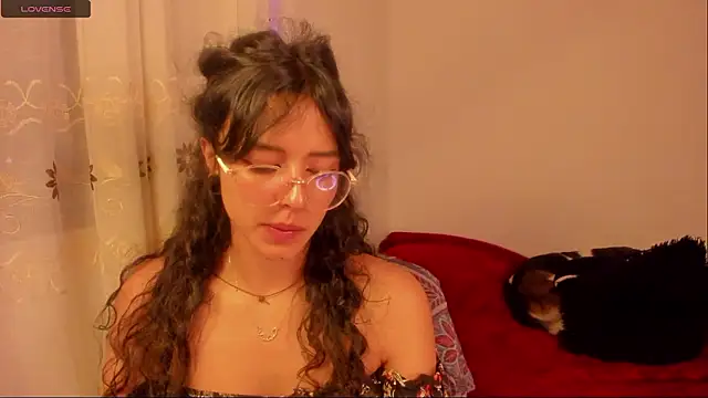 Snapshot of aluna_0310 chatting on December 2, 2024, 11:29 pm aluna 0310 online show from December 2, 2024, 11:29 pm