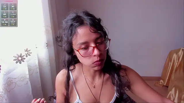 Snapshot of aluna_0310 chatting on October 12, 2025, 5:23 pm aluna 0310 online show from October 12, 2025, 5:23 pm