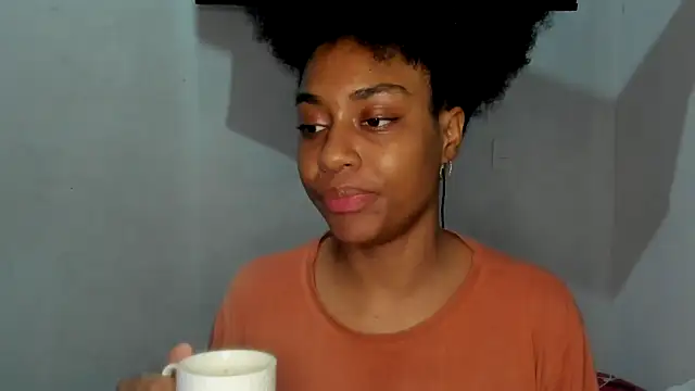 thaimy  online show from September 18, 2025, 11:18 pm