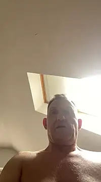 Snapshot of Vlad200472 chatting on December 25, 2024, 10:39 am Vlad200472 online show from December 25, 2024, 10:39 am