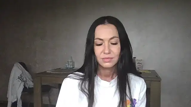 JulianaGold1 online show from January 19, 2025, 7:04 pm