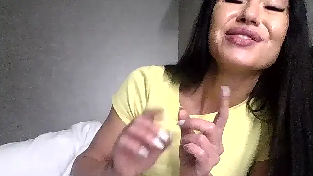 JulianaGold1 online show from October 27, 2025, 9:30 pm