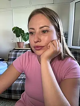 Snapshot of AlisaWhite chatting on July 3, 2026, 2:01 pm AlisaWhite online show from July 3, 2026, 2:01 pm