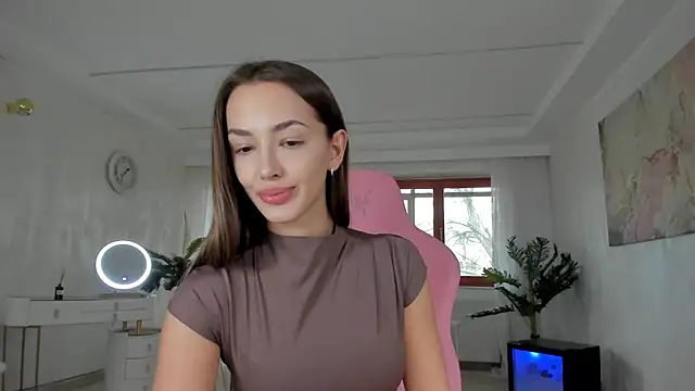 TiffanyHouston  online show from March 20, 2025, 8:20 am