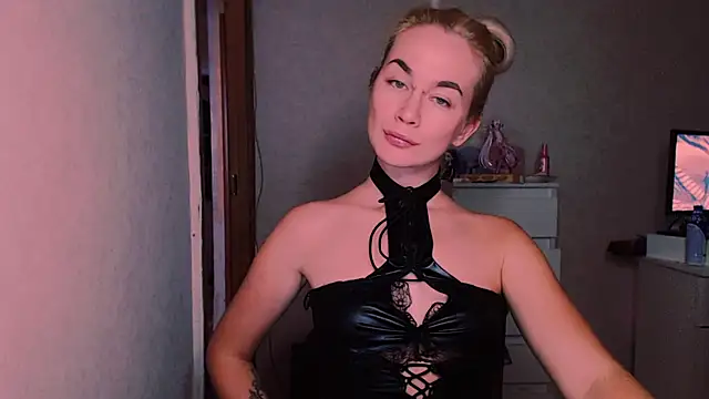 xxxcharismaaa online show from October 6, 2025, 7:33 pm