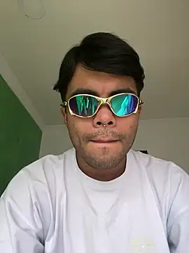 Snapshot of pinedasex777 chatting on February 3, 2025, 7:10 pm pinedasex777 online show from February 3, 2025, 7:10 pm