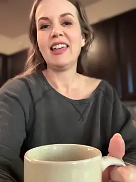 MaiseKnox online show from December 10, 2024, 9:22 pm