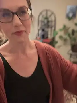 MaiseKnox online show from December 28, 2024, 1:08 am