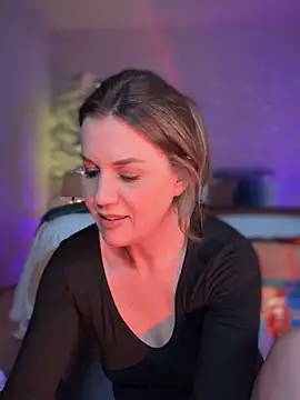 MaiseKnox online show from February 11, 2025, 3:18 am