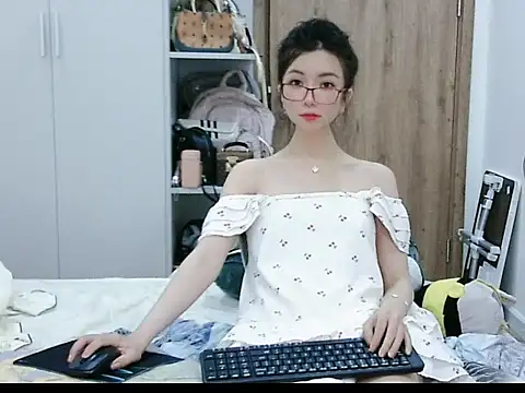 Snapshot of Cute_Ruby01 chatting on November 29, 2025, 12:08 pm Cute Ruby01 online show from November 29, 2025, 12:08 pm