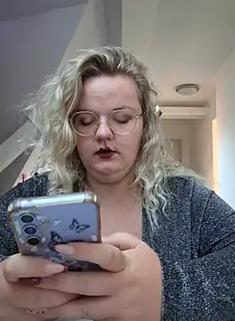 Fiona0705 online show from September 23, 2025, 6:49 am