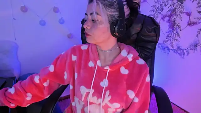 Sammysammy  online show from February 6, 2025, 4:21 am