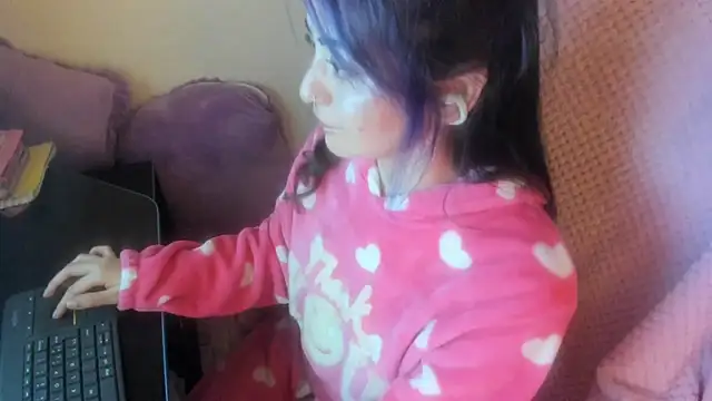 Sammysammy  online show from April 12, 2026, 7:13 am