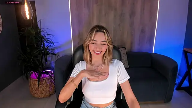 MelissaMoore  online show from December 1, 2025, 3:55 am