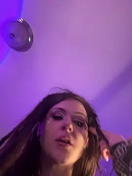 BlaizeyBBy online show from December 13, 2024, 12:28 pm