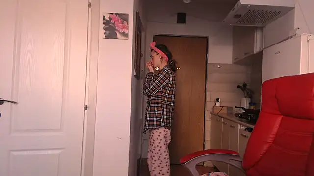 simyhvn online show from March 13, 2026, 5:36 am