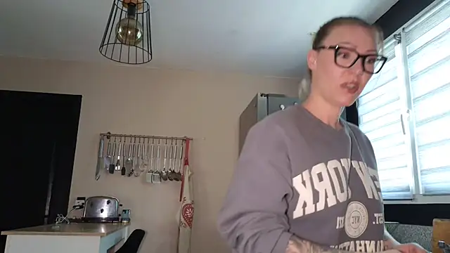 Sacha-xx online show from February 17, 2026, 8:22 am