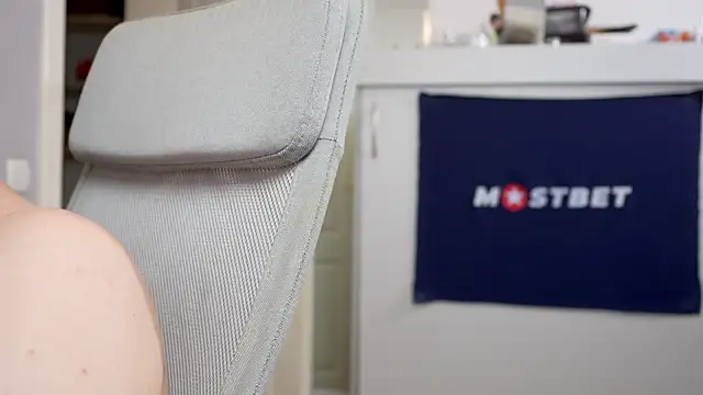 foxeslovefoxes online show from December 14, 2024, 2:21 pm