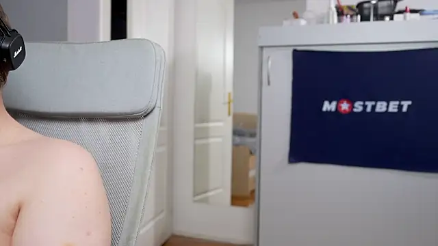 foxeslovefoxes online show from December 19, 2024, 3:41 pm