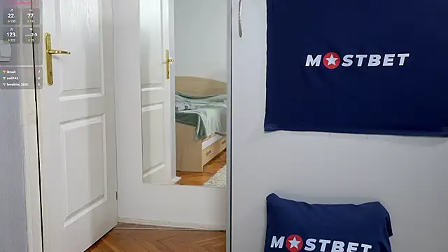 foxeslovefoxes online show from December 24, 2024, 5:02 pm