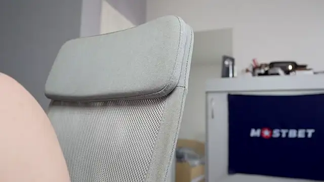 foxeslovefoxes online show from December 29, 2024, 12:12 pm