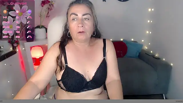Snapshot of stepmother_105 chatting on December 30, 2024, 5:23 pm stepmother 105 online show from December 30, 2024, 5:23 pm