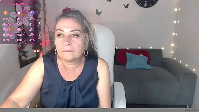 Snapshot of stepmother_105 chatting on January 9, 2025, 2:40 pm stepmother 105 online show from January 9, 2025, 2:40 pm