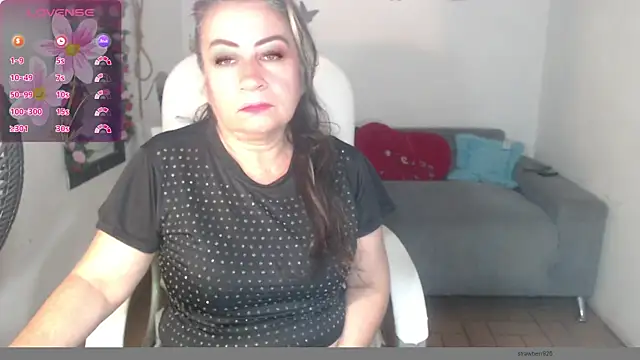 Snapshot of stepmother_105 chatting on January 14, 2025, 2:53 pm stepmother 105 online show from January 14, 2025, 2:53 pm
