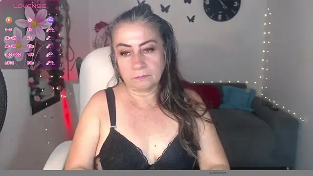 Snapshot of stepmother_105 chatting on January 14, 2025, 6:28 pm stepmother 105 online show from January 14, 2025, 6:28 pm