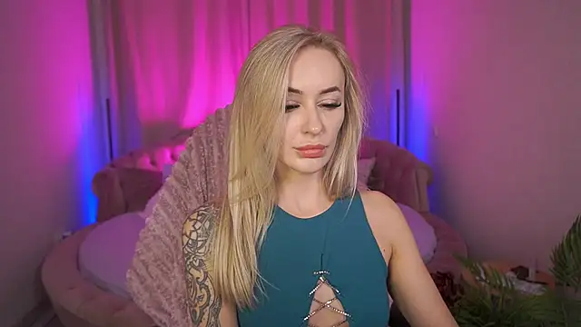 GraceCandy online show from October 8, 2025, 9:23 pm