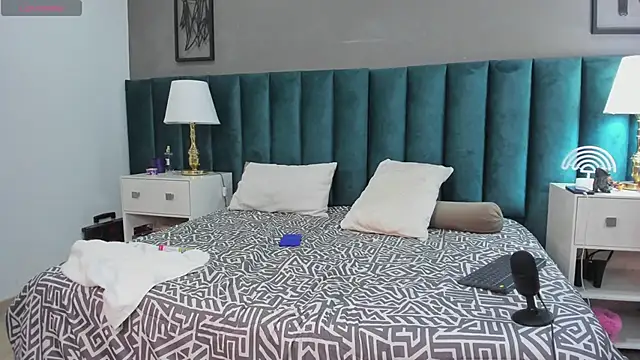 Karol fenixx online show from February 3, 2025, 7:51 am