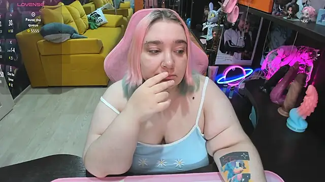 Softie Sofy online show from May 26, 2026, 3:13 am