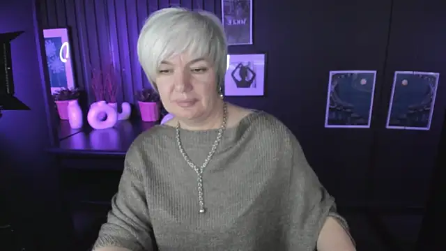 Snapshot of CarmenSoft chatting on October 24, 2025, 8:38 pm CarmenSoft online show from October 24, 2025, 8:38 pm