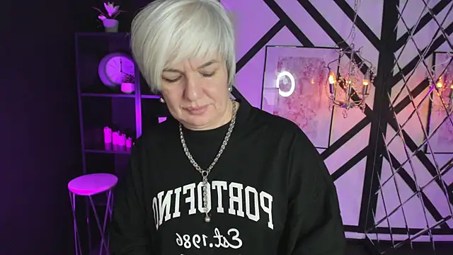 CarmenSoft online show from November 10, 2025, 8:52 pm