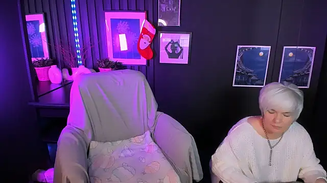 CarmenSoft online show from January 9, 2026, 8:43 pm