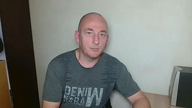 Johan   Barker online show from December 15, 2025, 1:04 pm