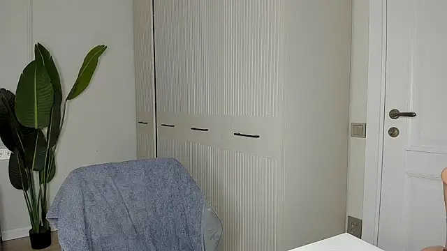 xx leila online show from October 8, 2025, 10:57 am