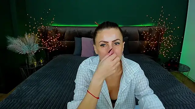 Rebecca Diamond online show from February 18, 2025, 9:32 am