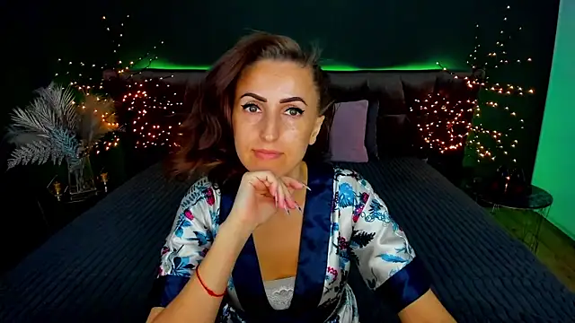 Rebecca Diamond online show from September 17, 2025, 5:42 am