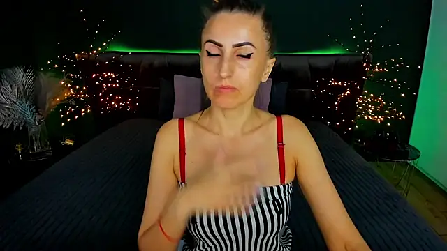 Rebecca Diamond online show from September 22, 2025, 5:31 am