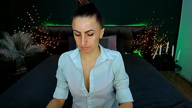 Rebecca Diamond online show from March 5, 2026, 6:53 am