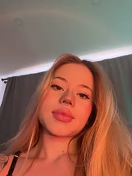 curchez  online show from January 18, 2025, 8:30 pm