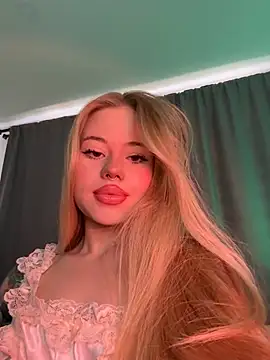 curchez  online show from February 5, 2025, 8:35 pm