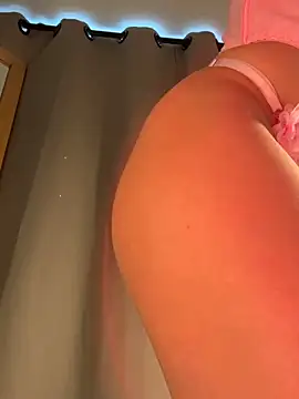 curchez  online show from October 1, 2025, 7:20 pm