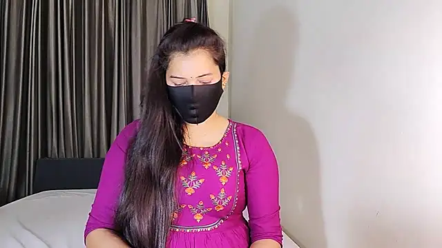 Snapshot of YourLovelyQueen chatting on January 15, 2025, 7:55 pm YourLovelyQueen online show from January 15, 2025, 7:55 pm