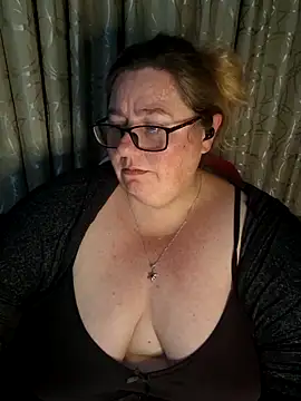Snapshot of Iceprincess2bad4u chatting on April 27, 2026, 6:17 pm Iceprincess2bad4u online show from April 27, 2026, 6:17 pm