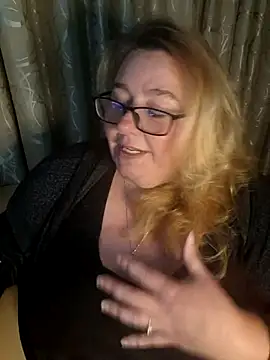 Snapshot of Iceprincess2bad4u chatting on May 13, 2026, 6:16 pm Iceprincess2bad4u online show from May 13, 2026, 6:16 pm