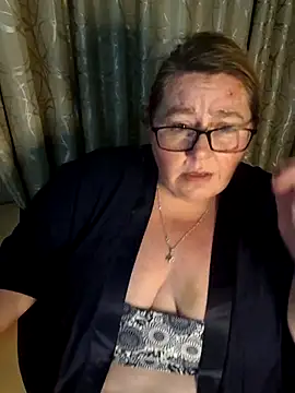 Snapshot of Iceprincess2bad4u chatting on May 21, 2026, 7:21 pm Iceprincess2bad4u online show from May 21, 2026, 7:21 pm